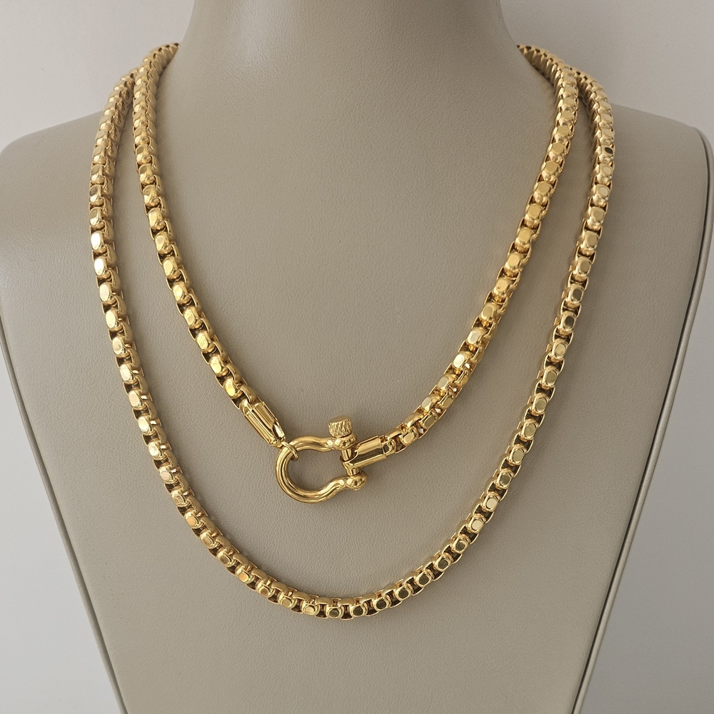 Elegant Gold Chain Necklace